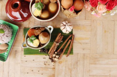 Domuz eti lezzetli, Çin gıda ile haşlanmış yumurta