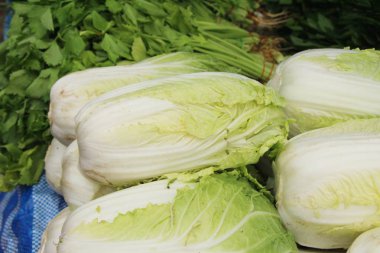 Pazarda yemek için taze Çin lahanası