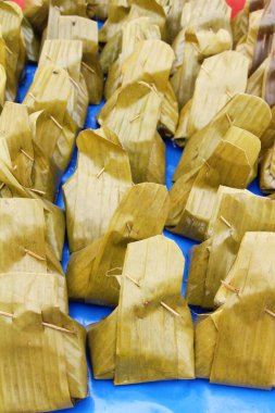 Haşlanmış balık köri yapıştır ile lezzetlidir