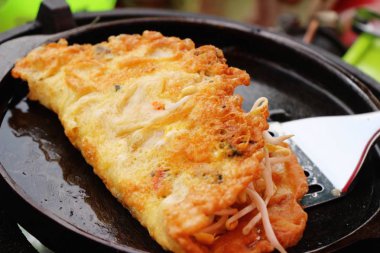 Kızarmış istiridye omlet ile gevrek nefis