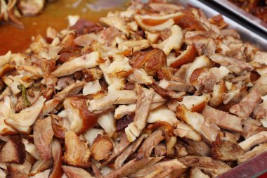 Demlenmiş Domuz eti bacak ve domuz karışımı, yumurta içinde sokak gıda