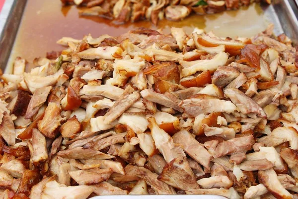 Patata de cerdo estofada y mezclar cerdo, huevo en comida callejera —  Fotos de Stock