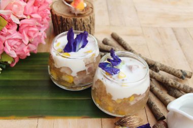 Sagopa Kajmer tatlı Hindistan cevizi sütü ile Tay tatlı