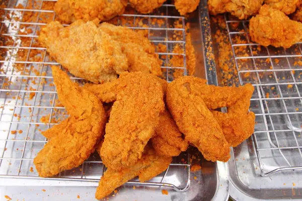 Gebratenes Huhn ist köstlich im Streetfood — Stockfoto