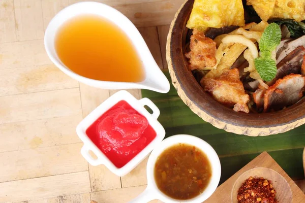 Noodle soup with red sauce is delicious — Stock Photo, Image