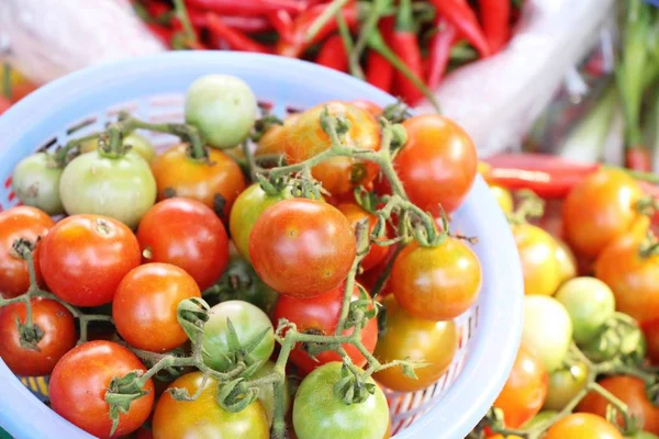 Świeże pomidory do gotowania w ulicy żywności — Zdjęcie stockowe