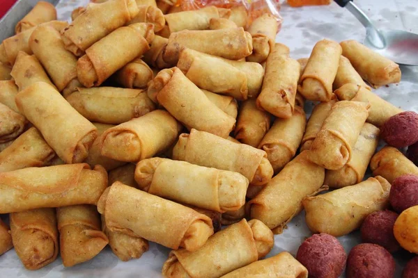 Rollos fritos de primavera tradicionales para aperitivos — Foto de Stock