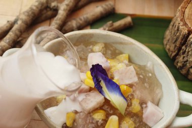 Sagopa Kajmer tatlı Hindistan cevizi sütü ile Tay tatlı