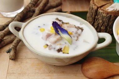 Sagopa Kajmer tatlı Hindistan cevizi sütü ile Tay tatlı