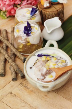 Sagopa Kajmer tatlı Hindistan cevizi sütü ile Tay tatlı