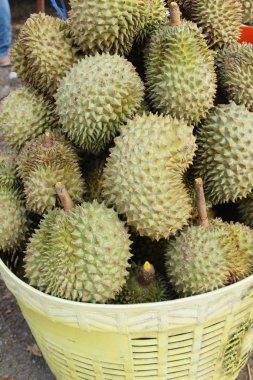 Durian meyve sokak gıda lezzetlidir