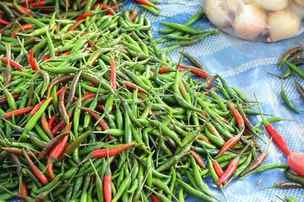 Čerstvé chilli pro vaření na pouliční stánky s jídlem — Stock fotografie