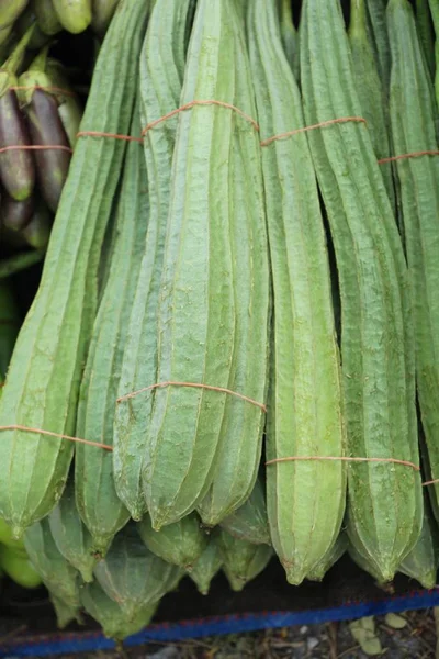 Luffa acutangula per cucinare allo street food — Foto Stock