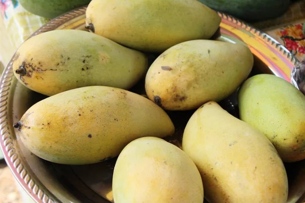 Ripe mango fruit delicious at street food — Stock Photo, Image