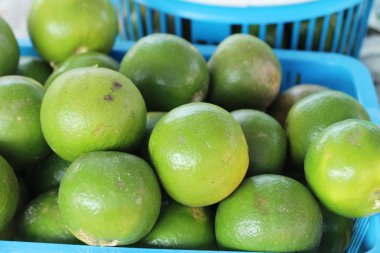 Sokak gıda yemek pişirmek için taze limon