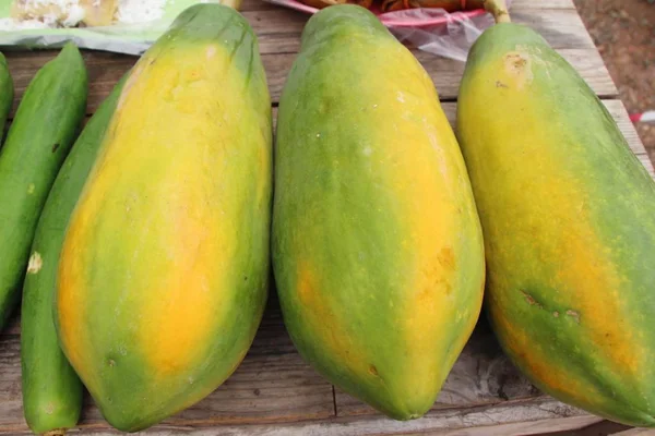 Rijpe papaya is heerlijk in de markt — Stockfoto