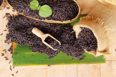 Siyah pirinç yasemin veya organik riceberry pirinç