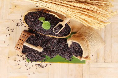 Siyah pirinç yasemin veya organik riceberry pirinç