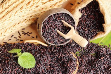 Siyah pirinç yasemin veya organik riceberry pirinç