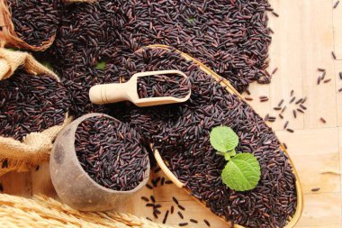 Siyah pirinç yasemin veya organik riceberry pirinç