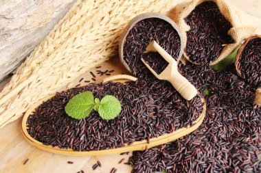 Siyah pirinç yasemin veya organik riceberry pirinç