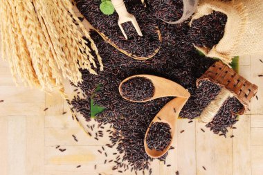 Siyah pirinç yasemin veya organik riceberry pirinç