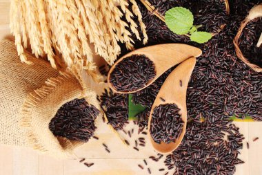 Siyah pirinç yasemin veya organik riceberry pirinç