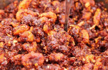 Chili Yapıştır acılı baharatlarla lezzetlidir