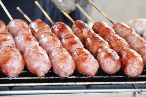 Grillwurst asiatisch lecker beim Streetfood — Stockfoto