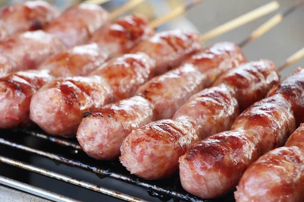 Grillwurst asiatisch lecker beim Streetfood — Stockfoto