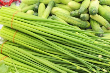 Soğan çiçek kök pazarda yemek pişirmek için