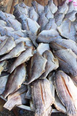 kurutulmuş balık sokak gıda yemek pişirmek için