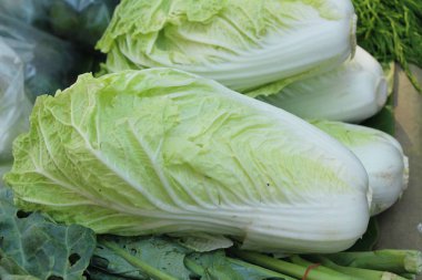 Sokak gıda yemek pişirmek için taze lahana