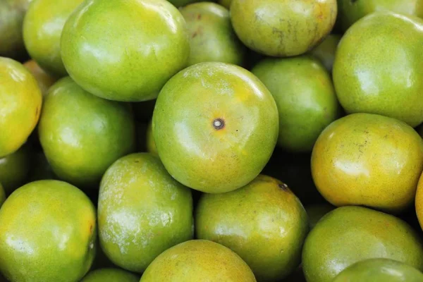Turuncu meyve sokak gıda lezzetlidir — Stok fotoğraf