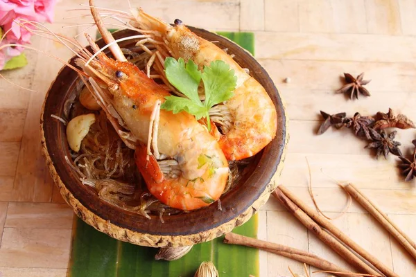 Camarones al horno con fideos de vidrio es delicioso — Foto de Stock