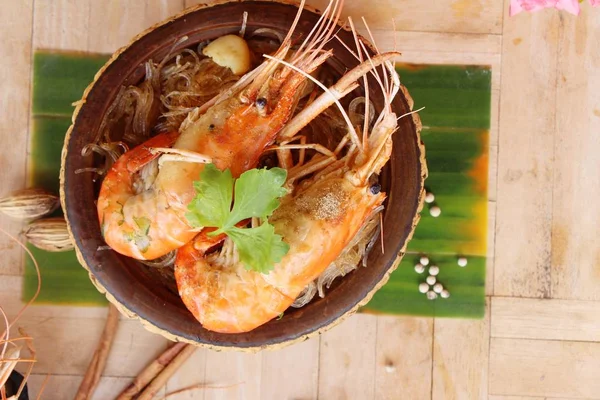 Camarones al horno con fideos de vidrio es delicioso — Foto de Stock