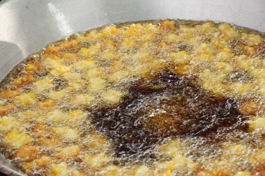 Tavada kızarmış mısır kek yapma