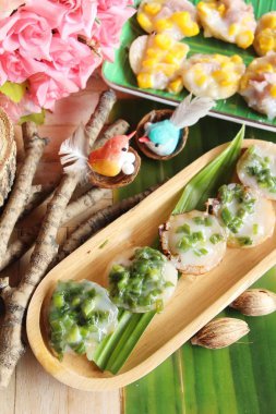 Hindistan cevizi sütü karıştırın şeker ve un, Tay tatlı