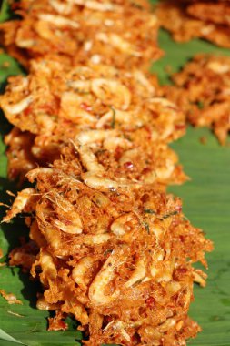 Kızarmış karides lezzetli kek içinde belgili tanımlık çarşı