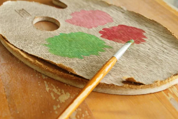 Płyta drewniana zmieszana z pędzlem — Zdjęcie stockowe
