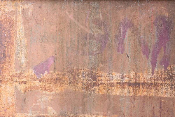 Rusty metal texture with scratches and cracks. paint traces. Pink colors. Copy space — Stock Photo, Image