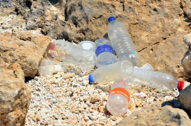 plaj plastik şişe