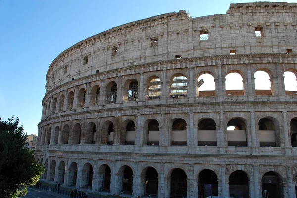 Het Colosseum Een Van Populairste Toeristische Attracties Van Rome — Stockfoto