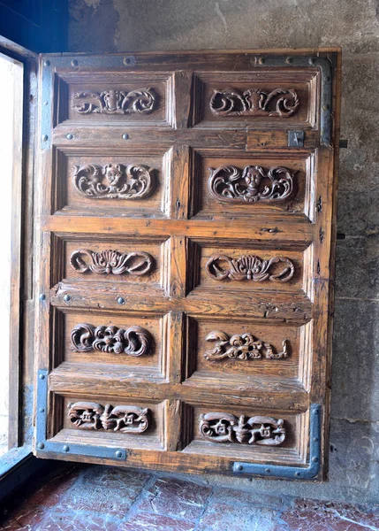 Дверь Базилики Преображения Господня Кефалу Сицилия — стоковое фото