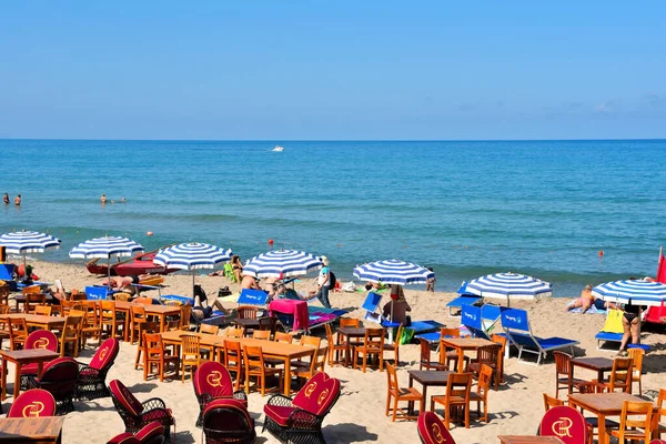 Beautiful Sandy Beach Sicilian Village Destination Many Tourists Sep 2019 — Stock Photo, Image