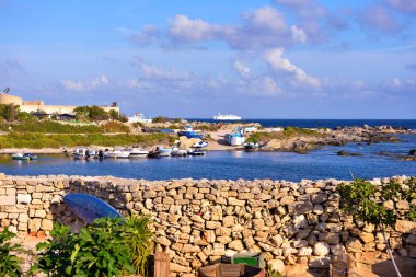 Trapani ilinin Favignana adası Sicilya İtalya
