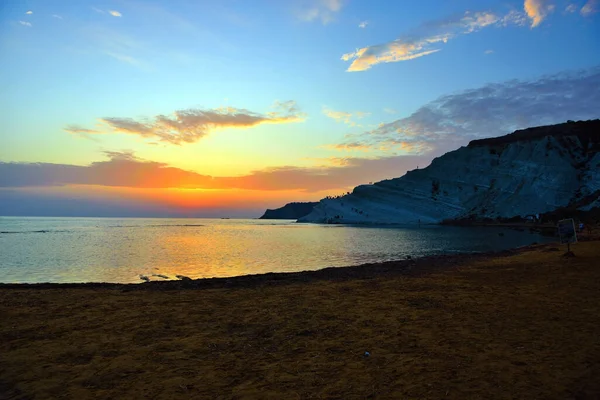 Touristen Beobachten Den Sonnenuntergang Und Genießen Das Meer Der Scala — Stockfoto