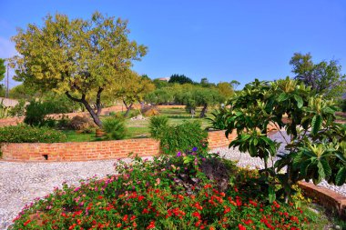 Büyülü kale, (castello incantato) heykeltıraş Filippo Bentivegna 'nın eseri. 50 yıldan fazladır taşlara yüzler ve başlar oyuyor. 18 Eylül 2019 Sciacca Sicilya