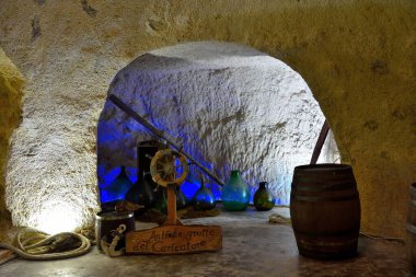 Sciacca 'nın antik mağaraları Sicilya yükleyici kartel çevirisi: Antiche grotte del caricatore, antik şarj mağaraları