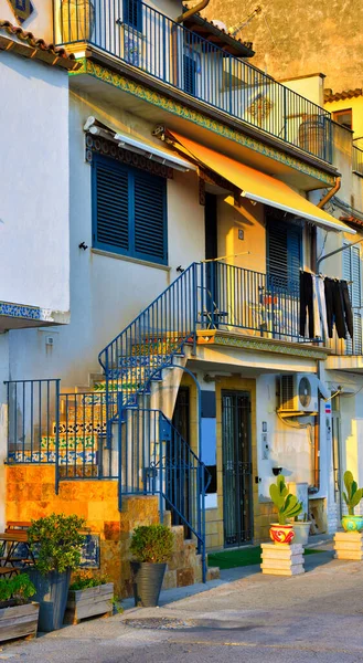 Charakteristische Pastellfarbene Häuser Der Nähe Des Hafens Von Sciacca Sizilien — Stockfoto
